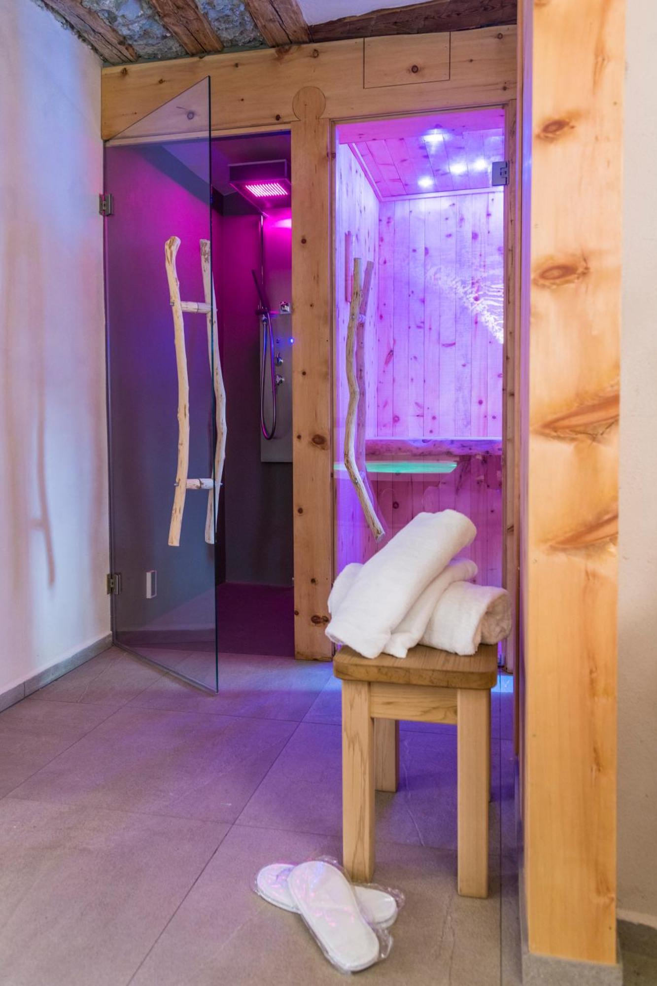 La Placette - Albergo Diffuso E Trattoria Usseaux Luaran gambar