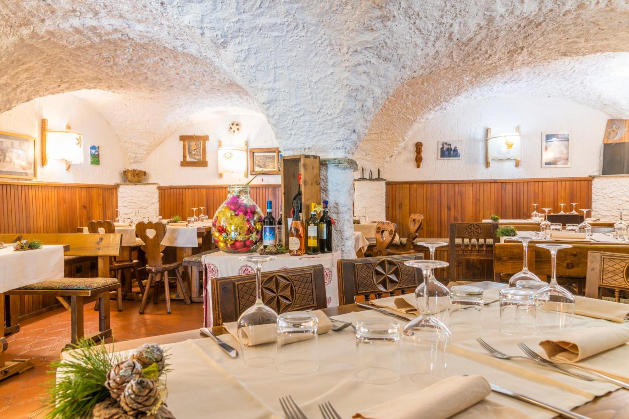 La Placette - Albergo Diffuso E Trattoria Usseaux Luaran gambar