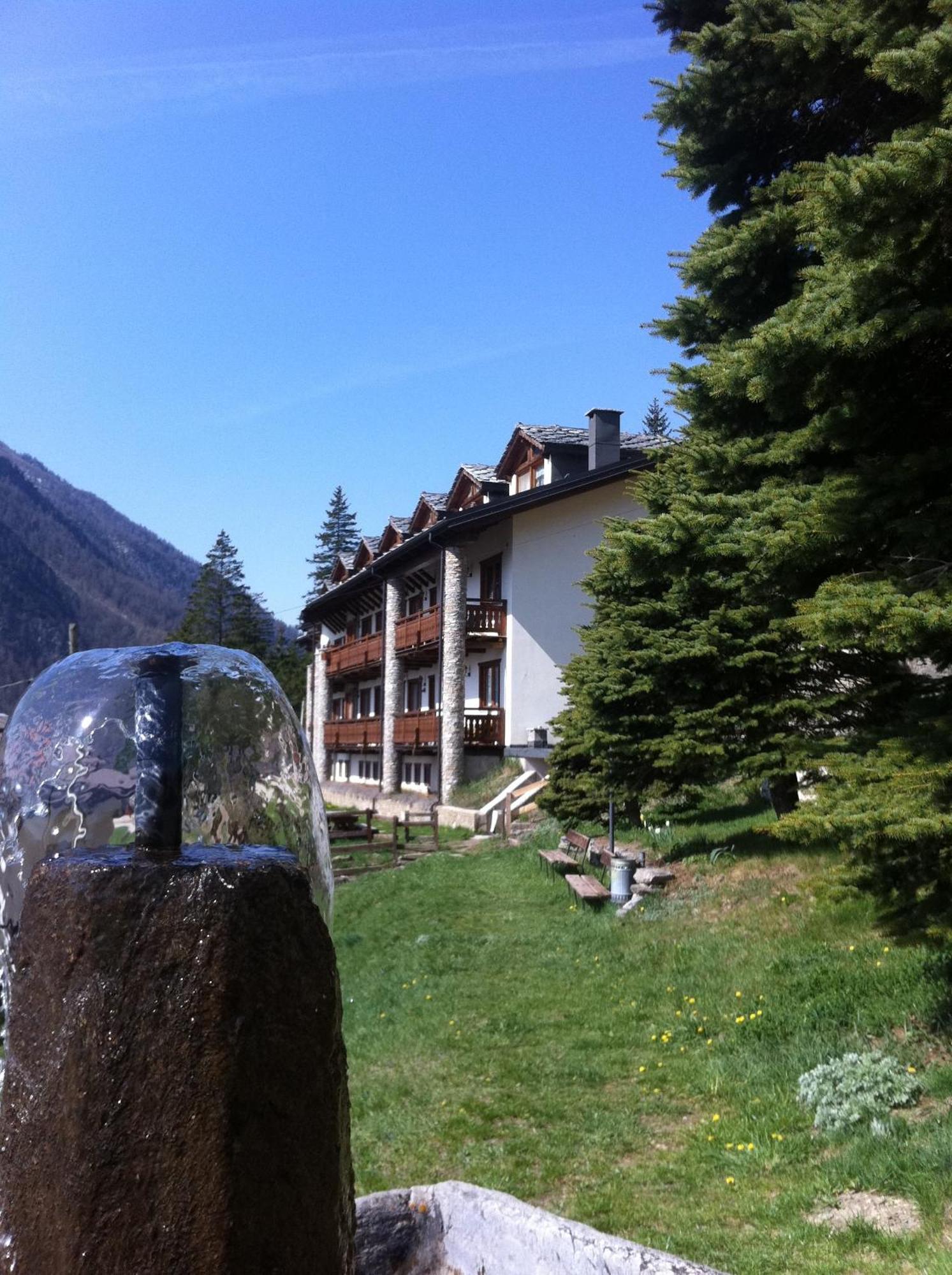La Placette - Albergo Diffuso E Trattoria Usseaux Luaran gambar