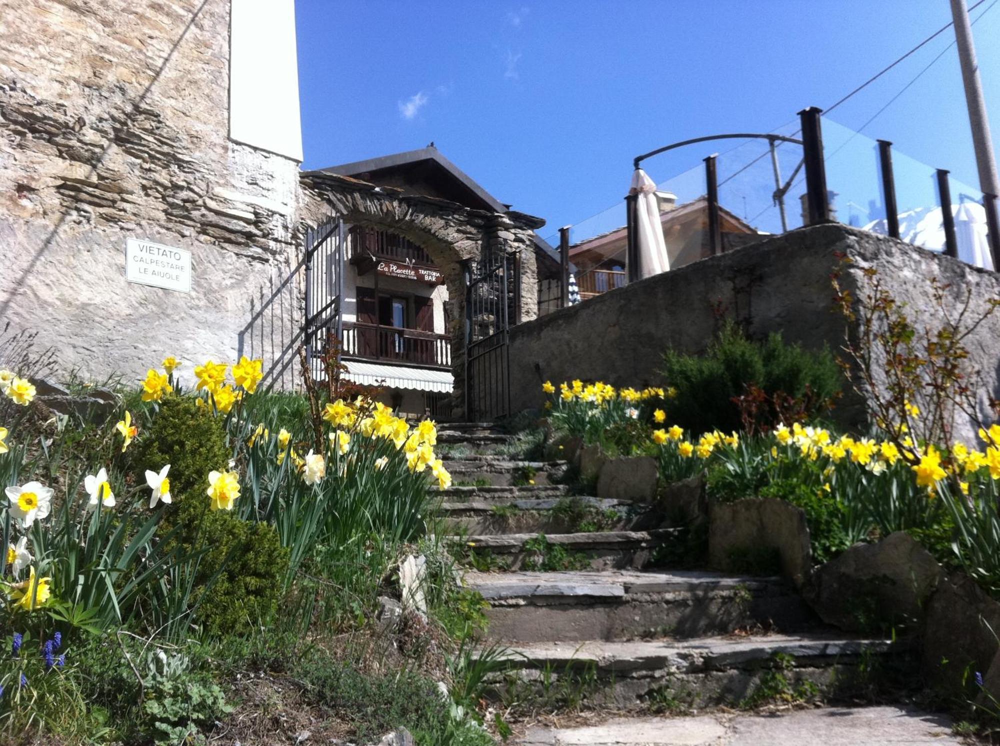 La Placette - Albergo Diffuso E Trattoria Usseaux Luaran gambar
