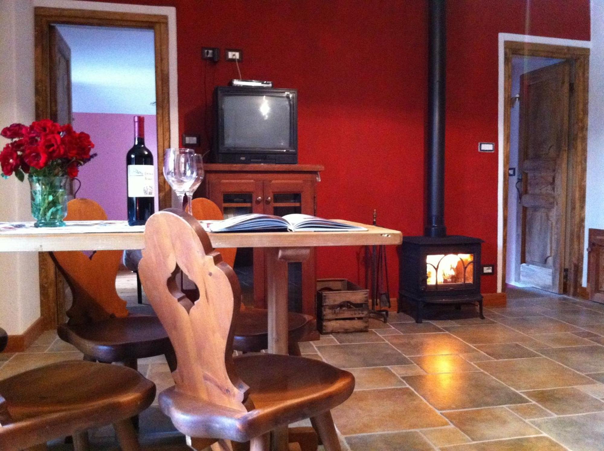 La Placette - Albergo Diffuso E Trattoria Usseaux Luaran gambar