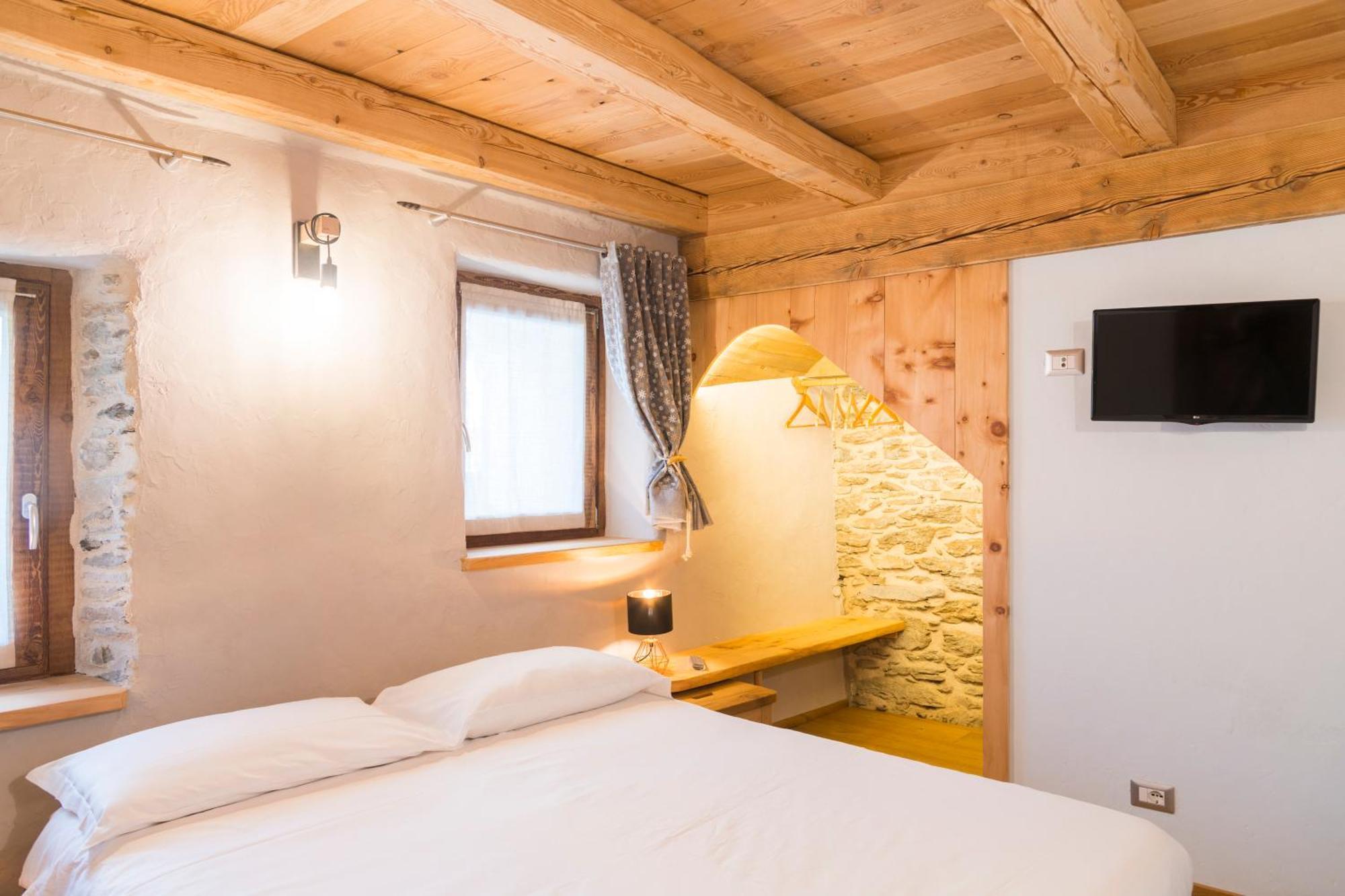 La Placette - Albergo Diffuso E Trattoria Usseaux Luaran gambar