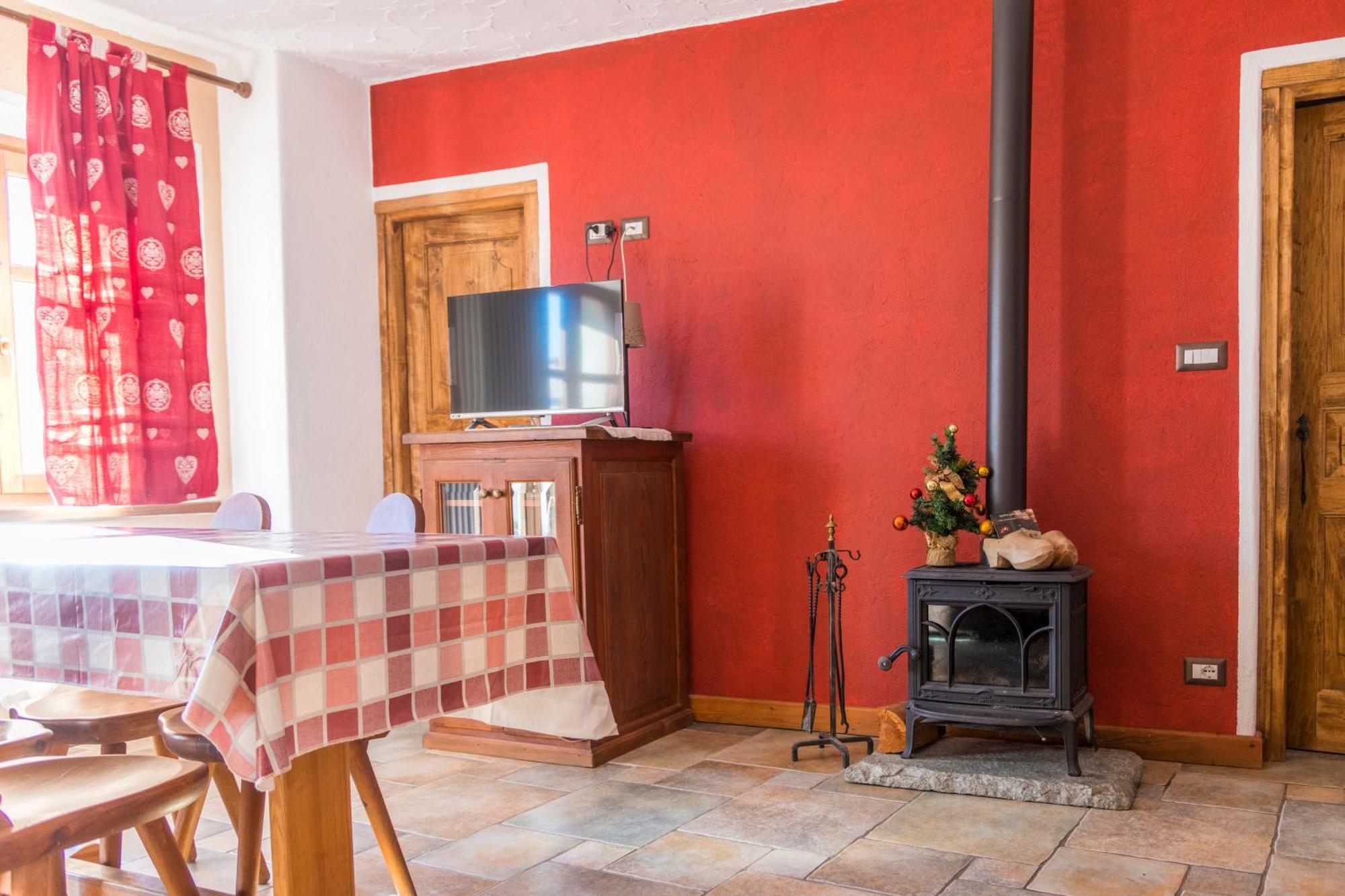 La Placette - Albergo Diffuso E Trattoria Usseaux Luaran gambar
