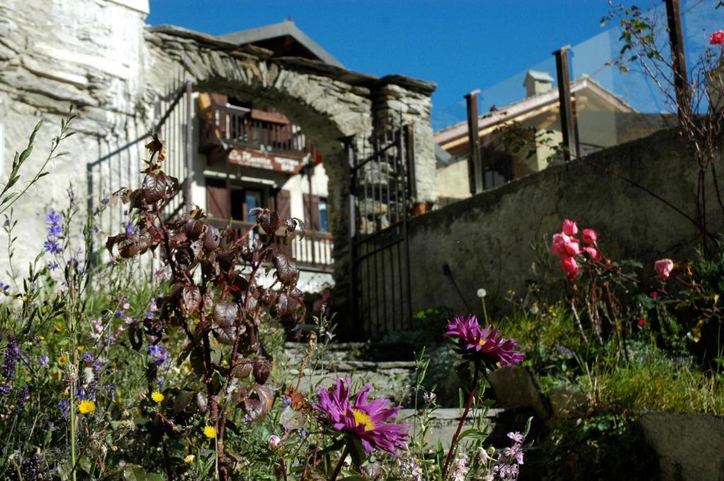 La Placette - Albergo Diffuso E Trattoria Usseaux Luaran gambar