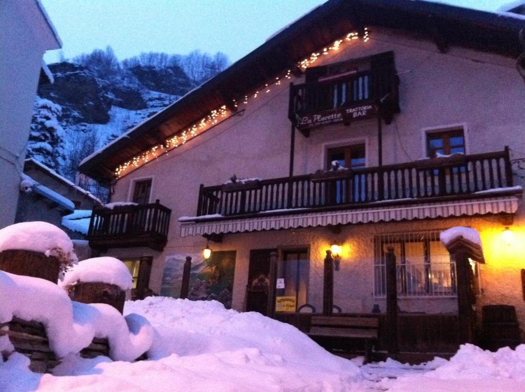 La Placette - Albergo Diffuso E Trattoria Usseaux Luaran gambar